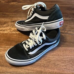 VANS women’s 6.5, men’s 5
